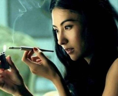 女明星为什么都抽烟  第2张