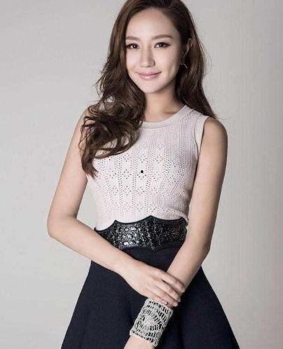 韩雨芹整容前生活照  第3张