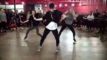 良友娱乐,打造娱乐新风尚，引领潮流风向标