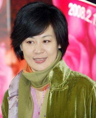 魏伊个人资料,才华横溢的年轻艺术家，探索艺术与生活的完美融合  第2张