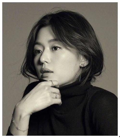 韩国明星黑白,揭秘黑白影像下的明星风采” 第1张 韩国明星黑白,揭秘黑白影像下的明星风采” 第1张