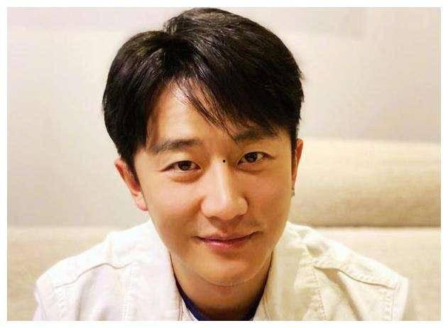 黄轩小时候照片,时光倒流,探寻星途初启的纯真岁月 第1张 黄轩小时候照片,时光倒流,探寻星途初启的纯真岁月 第1张